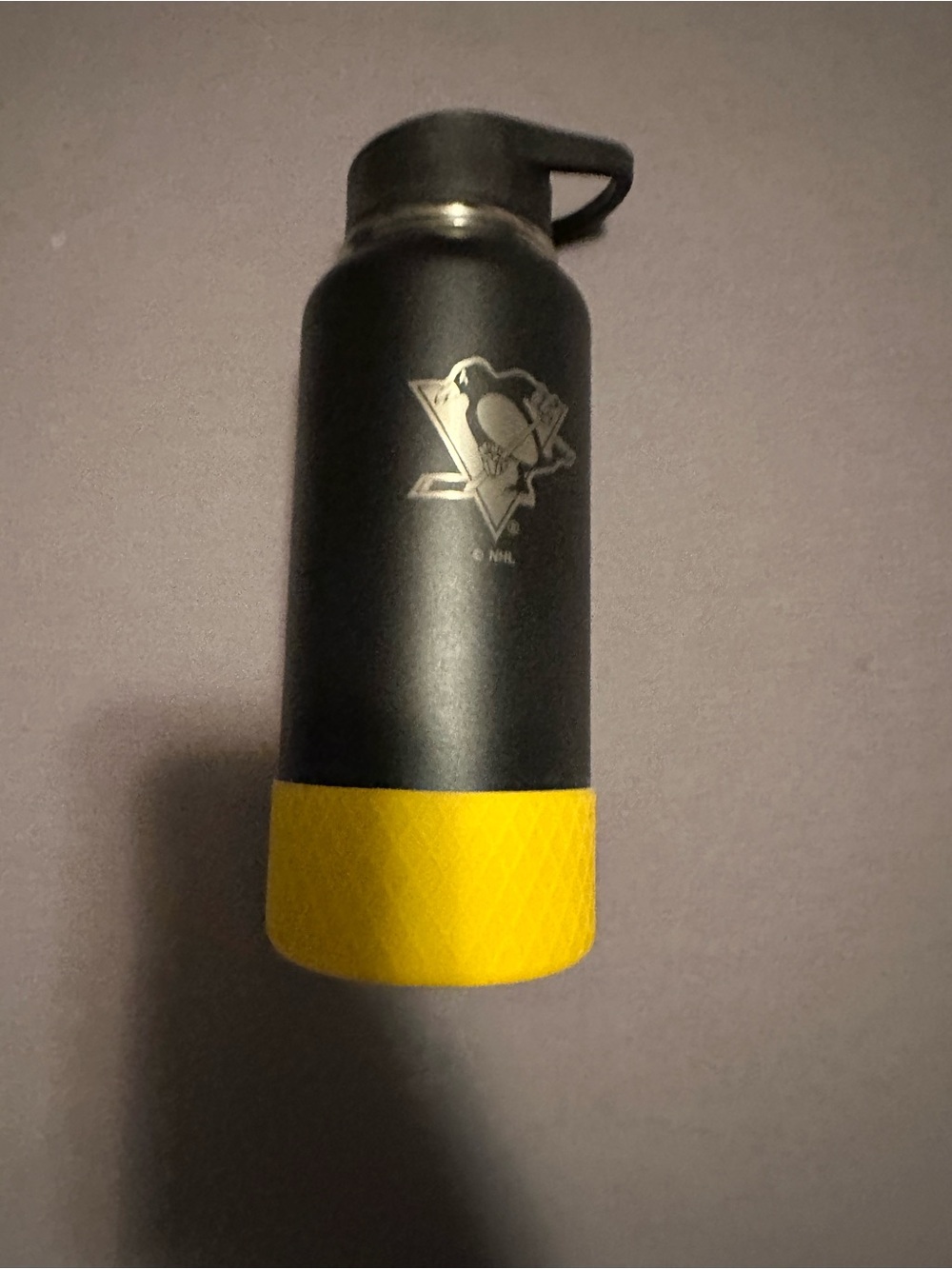 NWT Official NHL licensed. 32 oz Pittsburgh Penguins tumbler